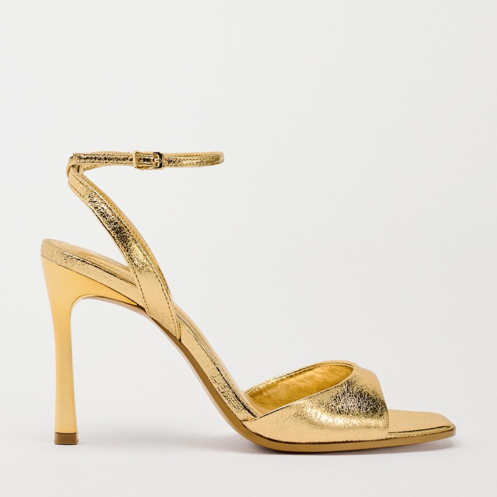 ANKLE STRAP HEELED METALLIC SANDALS